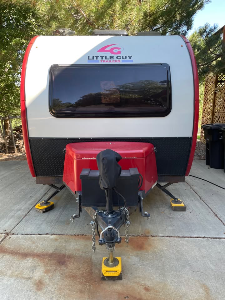 Kitchen sink and stove